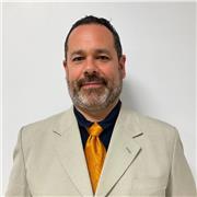 Profesor de matemáticas y física, imparte clases a jóvenes de todas la edades